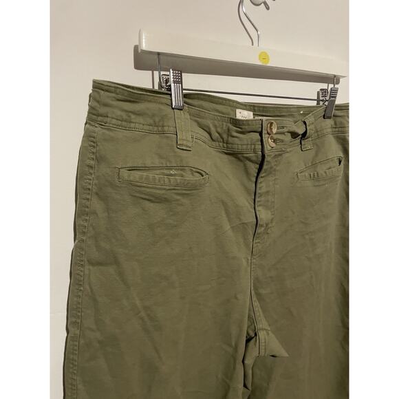 A New Day Womens Cropped Pants Green Flat Front Pockets Stretch 14 - Picture 2 of 7